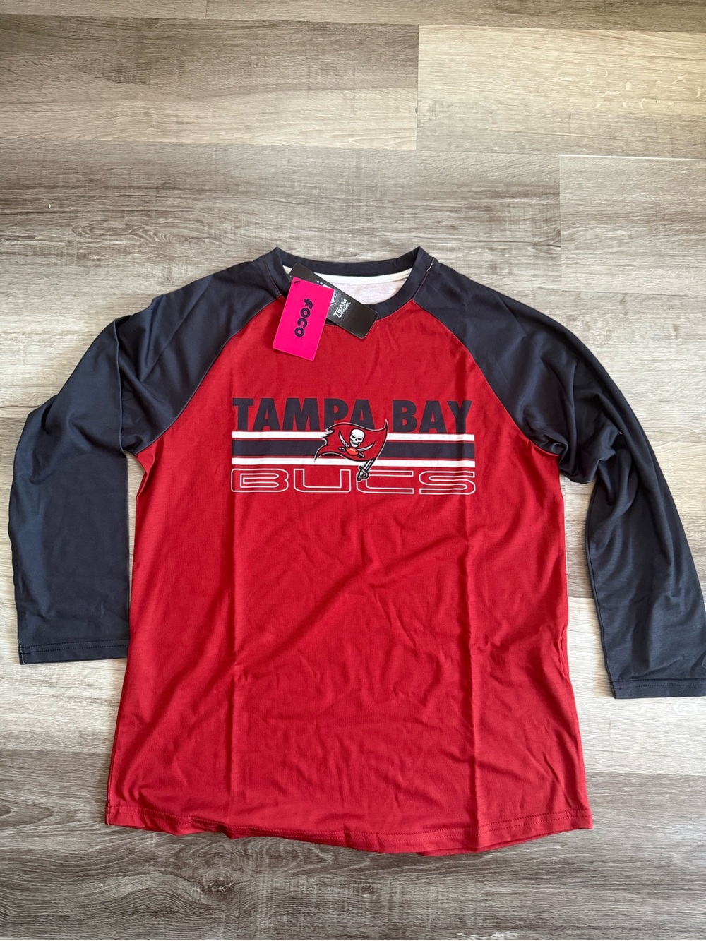 FOCO NFL Mens NFL Team Logo Raglan T-Shirt Tampa Bay Buccaneers Small NWT